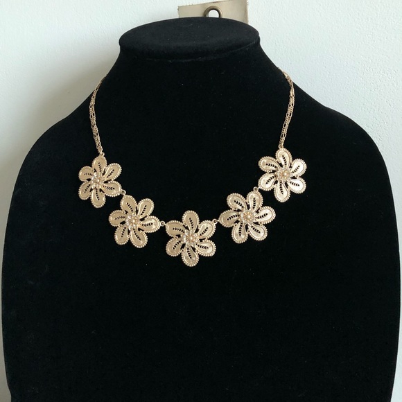 Anthropologie Jewelry - Anthropologie Fall Filigree Bib Necklace